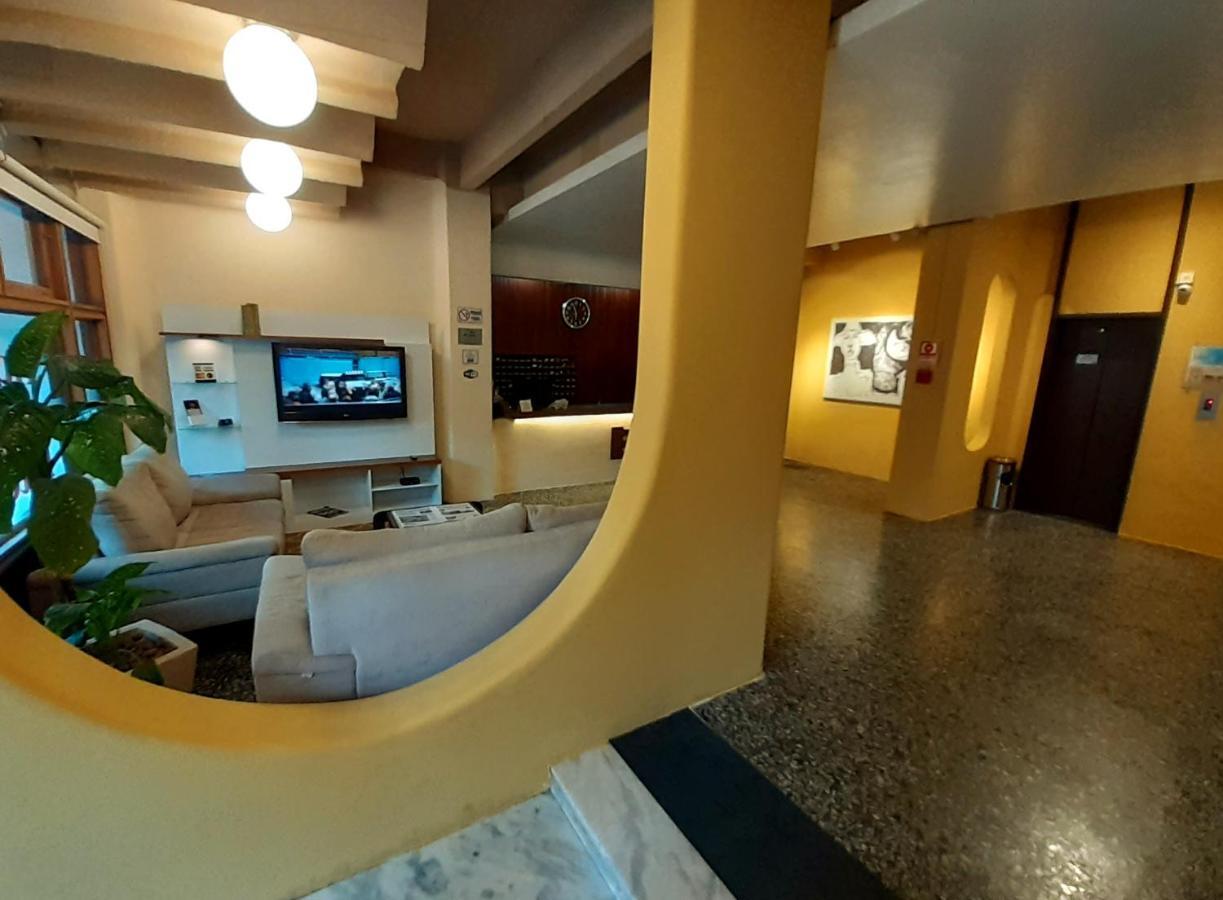 Hotel Estoril เปโลตัส ภายนอก รูปภาพ
